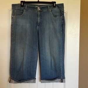 BandolinoBlu denim capri pants